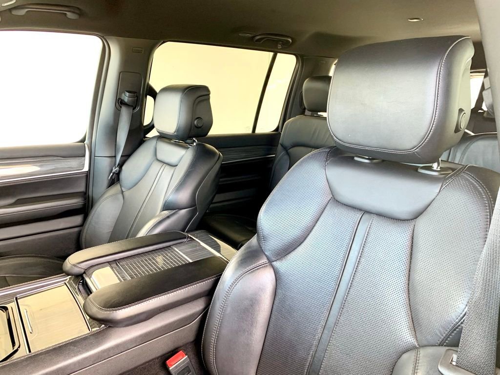 Used 2022 Jeep Wagoneer Series II AWD/4WD image 17