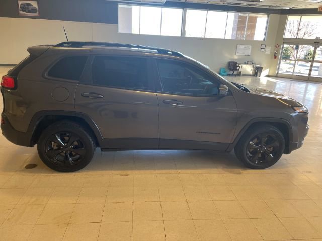 Used 2018 Jeep Cherokee Latitude w/ Altitude Package image 8