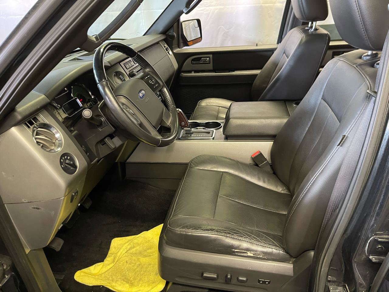 Used 2014 Ford Expedition Limited w/ Equipment Group 301A AWD/4WD image 23