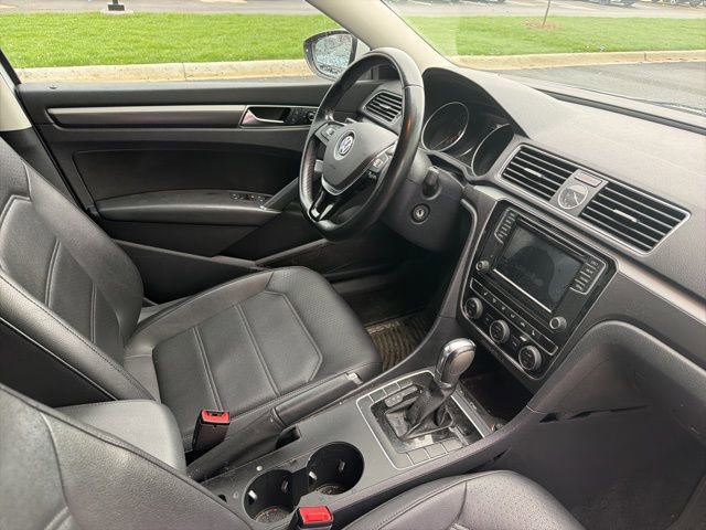 Used 2017 Volkswagen Passat 1.8T R-Line image 18