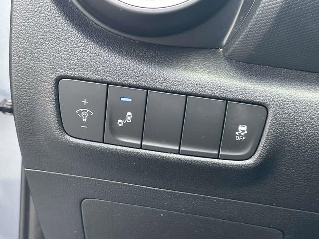 Used 2018 Hyundai Kona SEL FWD image 18