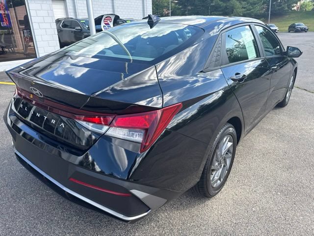 Used 2024 Hyundai Elantra SEL FWD image 7