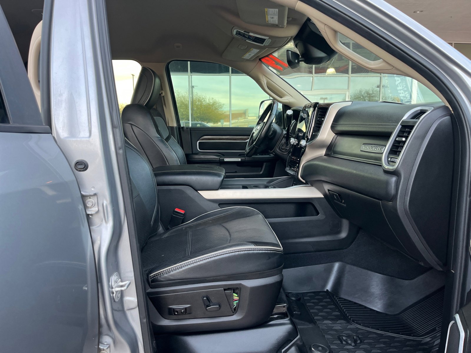Used 2019 RAM 3500 Laramie image 19