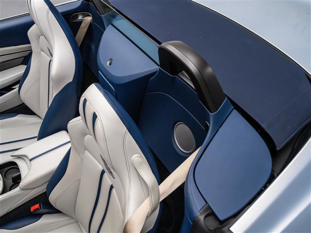 Used 2023 Aston Martin V8 Vantage Roadster image 44