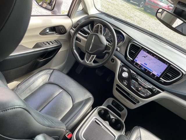 Used 2021 Chrysler Pacifica Touring-L FWD image 23