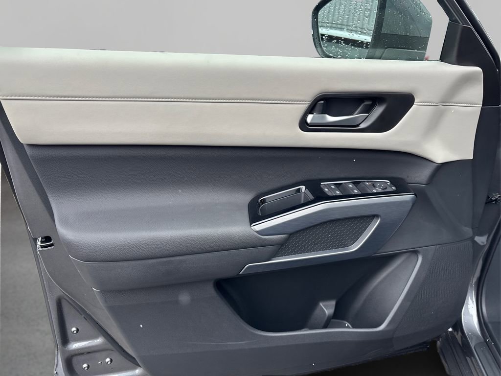 New 2025 Nissan Pathfinder SL image 19