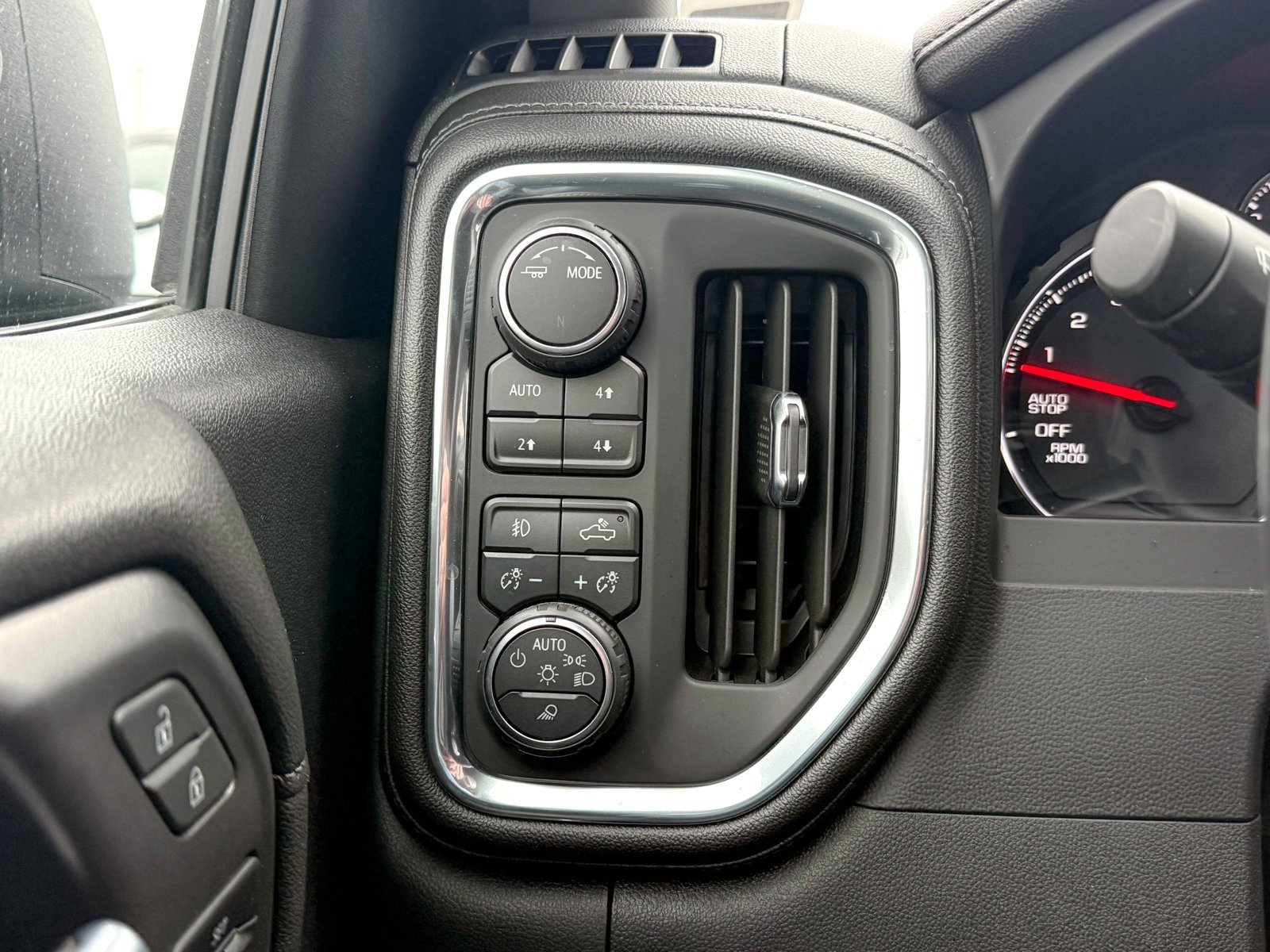 Certified 2021 Chevrolet Silverado 1500 LTZ image 39