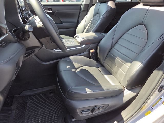 Used 2022 Toyota Highlander XLE AWD/4WD image 36