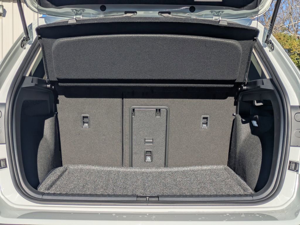 New 2026 Volkswagen Taos SE image 13