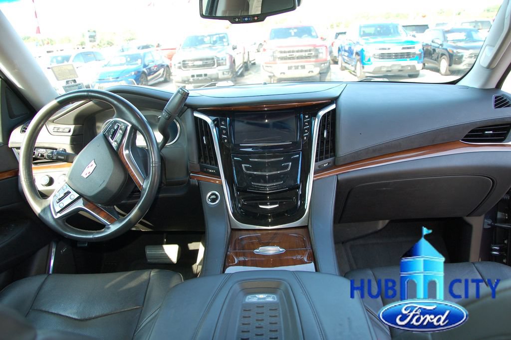 Used 2016 Cadillac Escalade Luxury AWD/4WD image 18