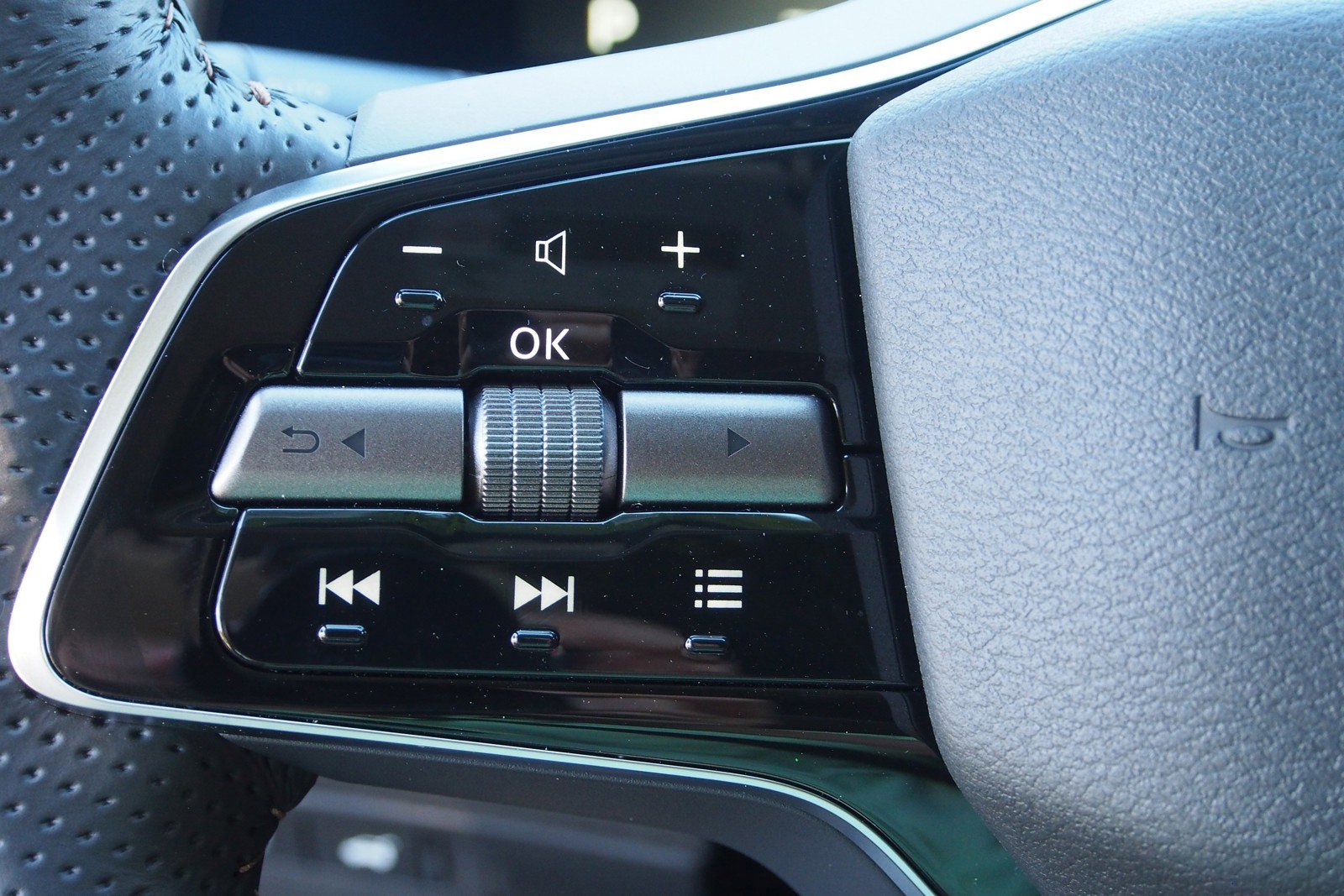 New 2025 Nissan Ariya EVOLVE+ image 21