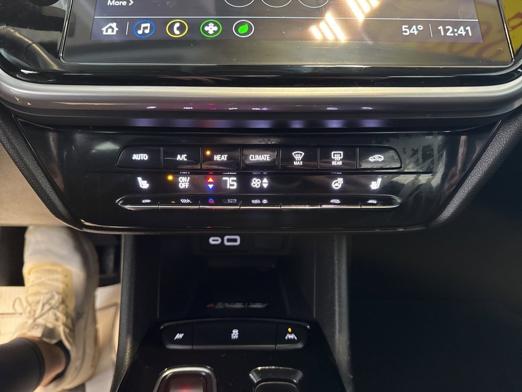 Used 2023 Chevrolet Bolt EUV LT w/ Comfort Package image 15