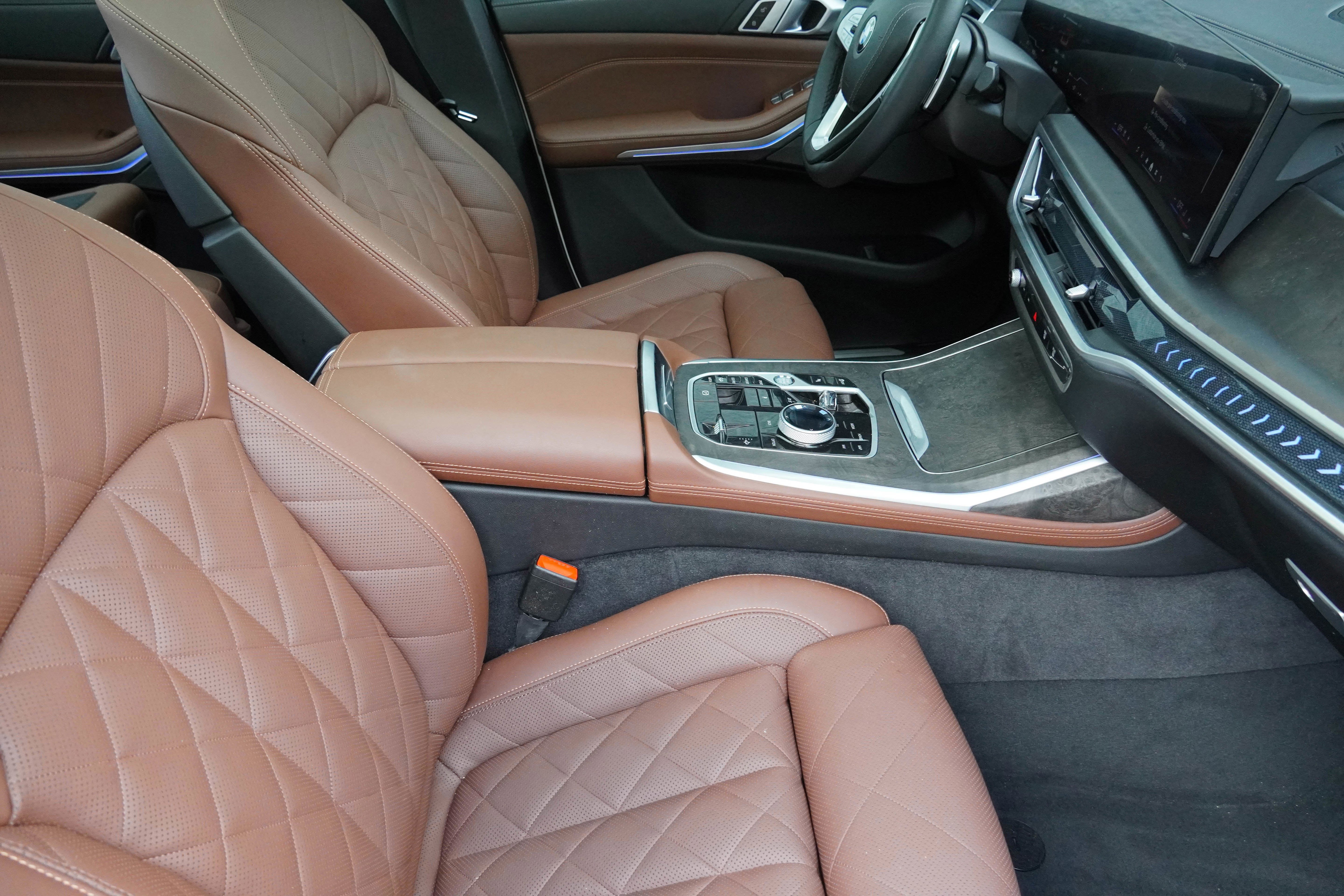 Certified 2024 BMW X7 xDrive40i w/ Premium Package image 12