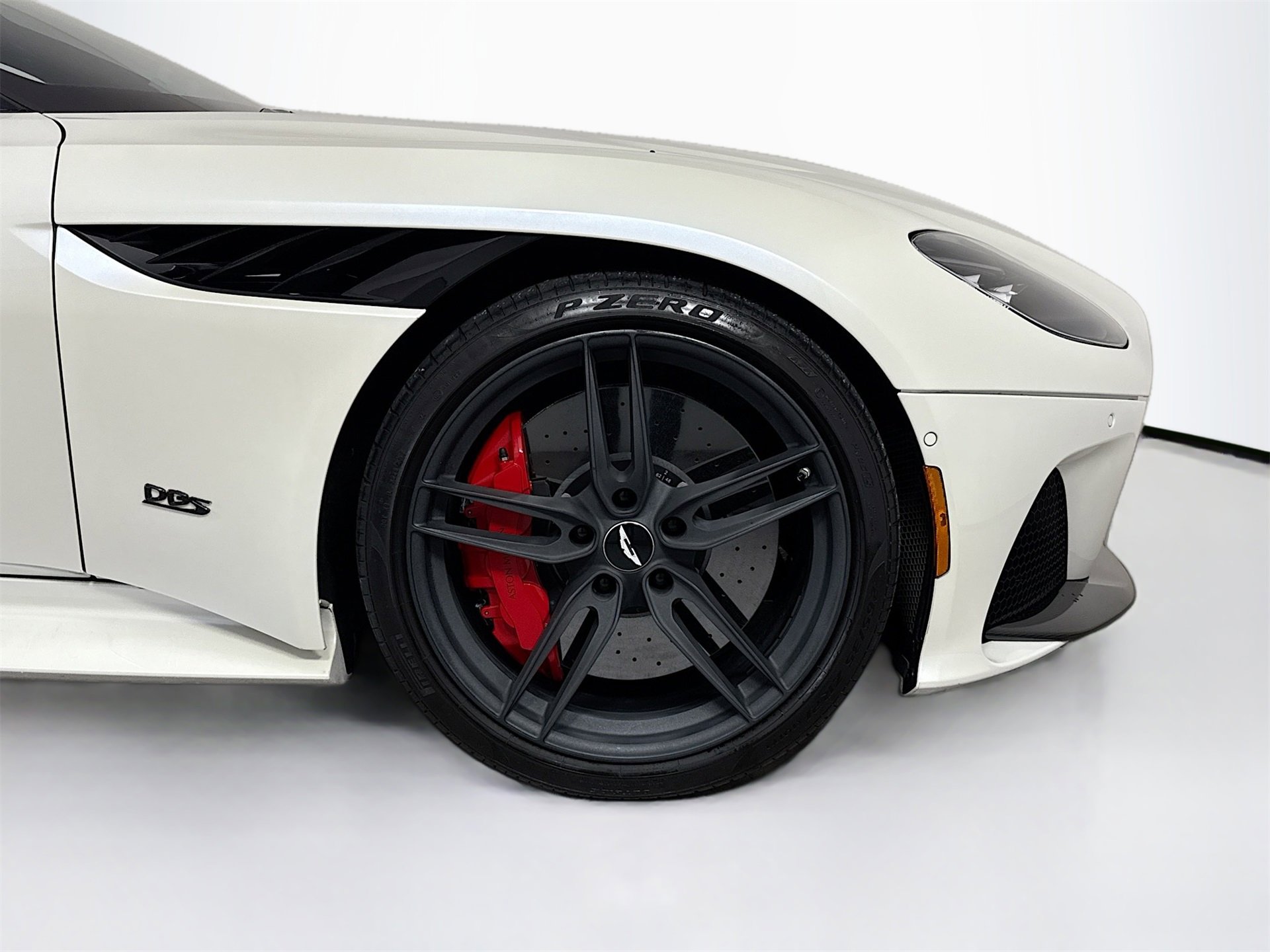 Used 2019 Aston Martin DBS Superleggera image 27