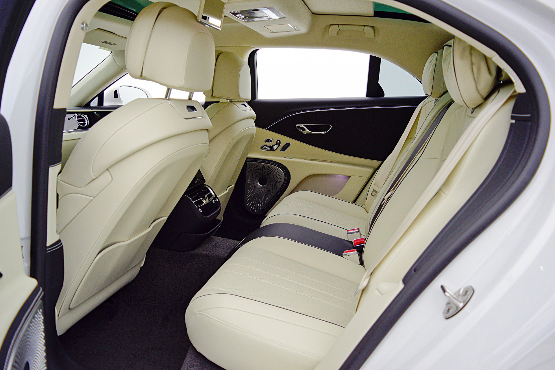 Used 2024 Bentley Flying Spur Azure AWD/4WD image 39