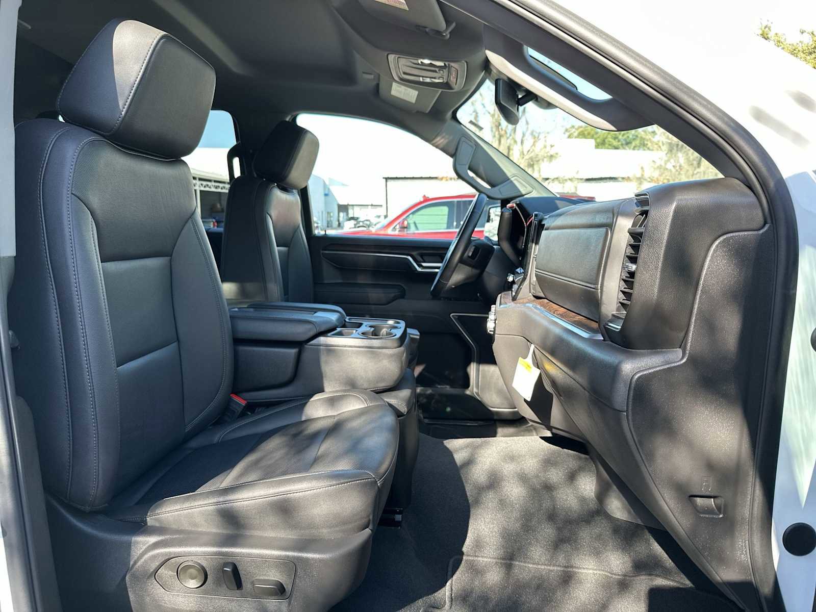 Certified 2025 GMC Sierra 1500 SLT image 19