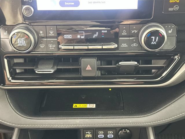 Used 2023 Toyota Highlander XLE AWD/4WD image 14