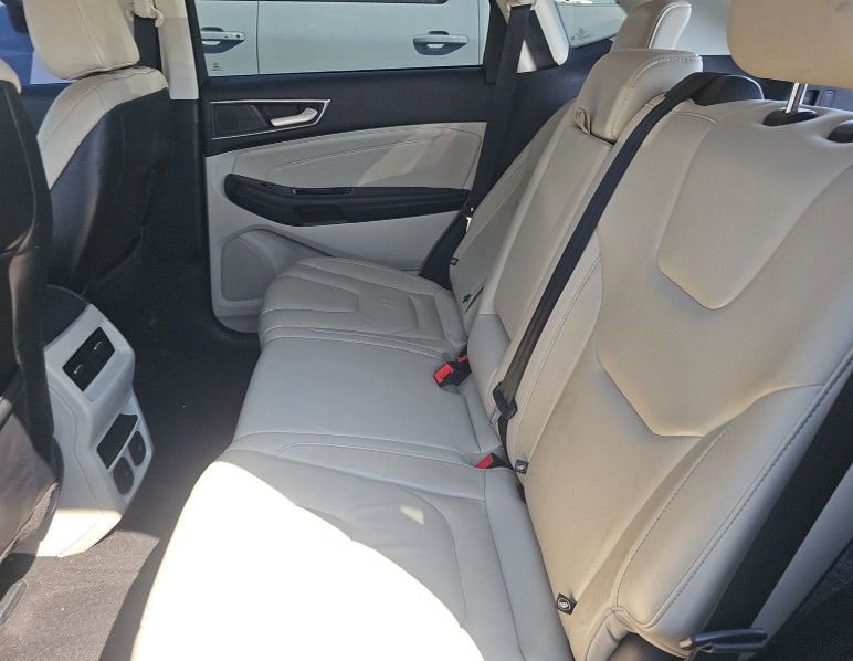 Used 2020 Ford Edge Titanium image 6