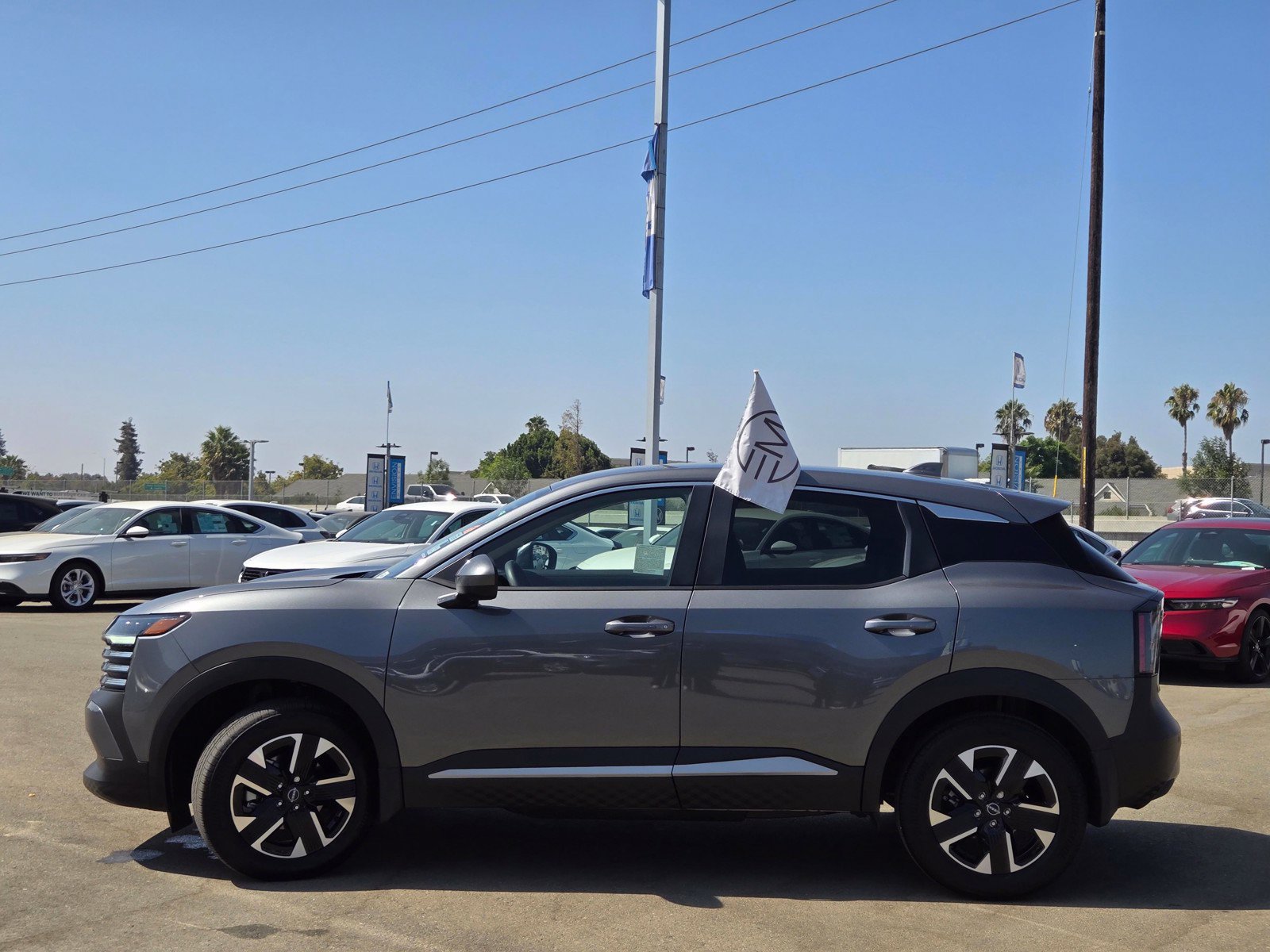 Used 2025 Nissan Kicks SV AWD/4WD image 4