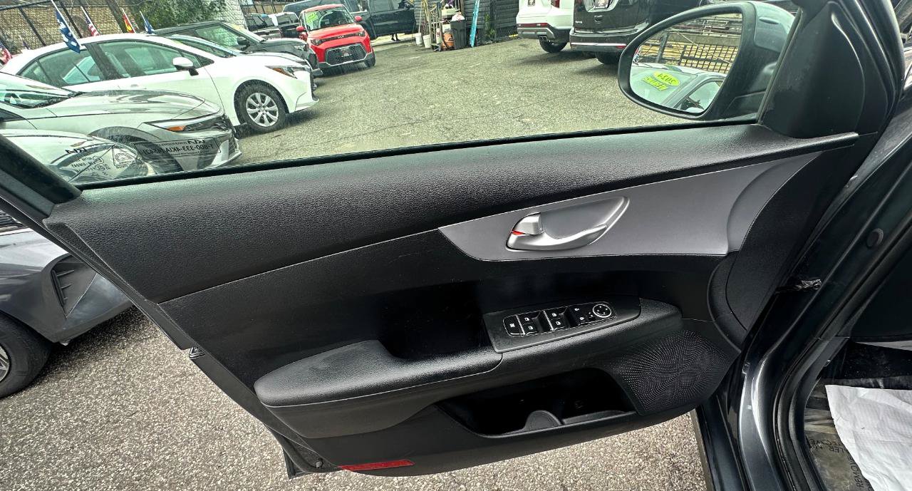 Used 2024 Kia Forte LXS FWD image 17