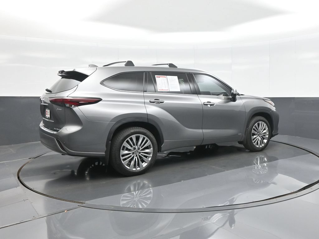 Certified 2026 Toyota Highlander Platinum AWD/4WD image 7