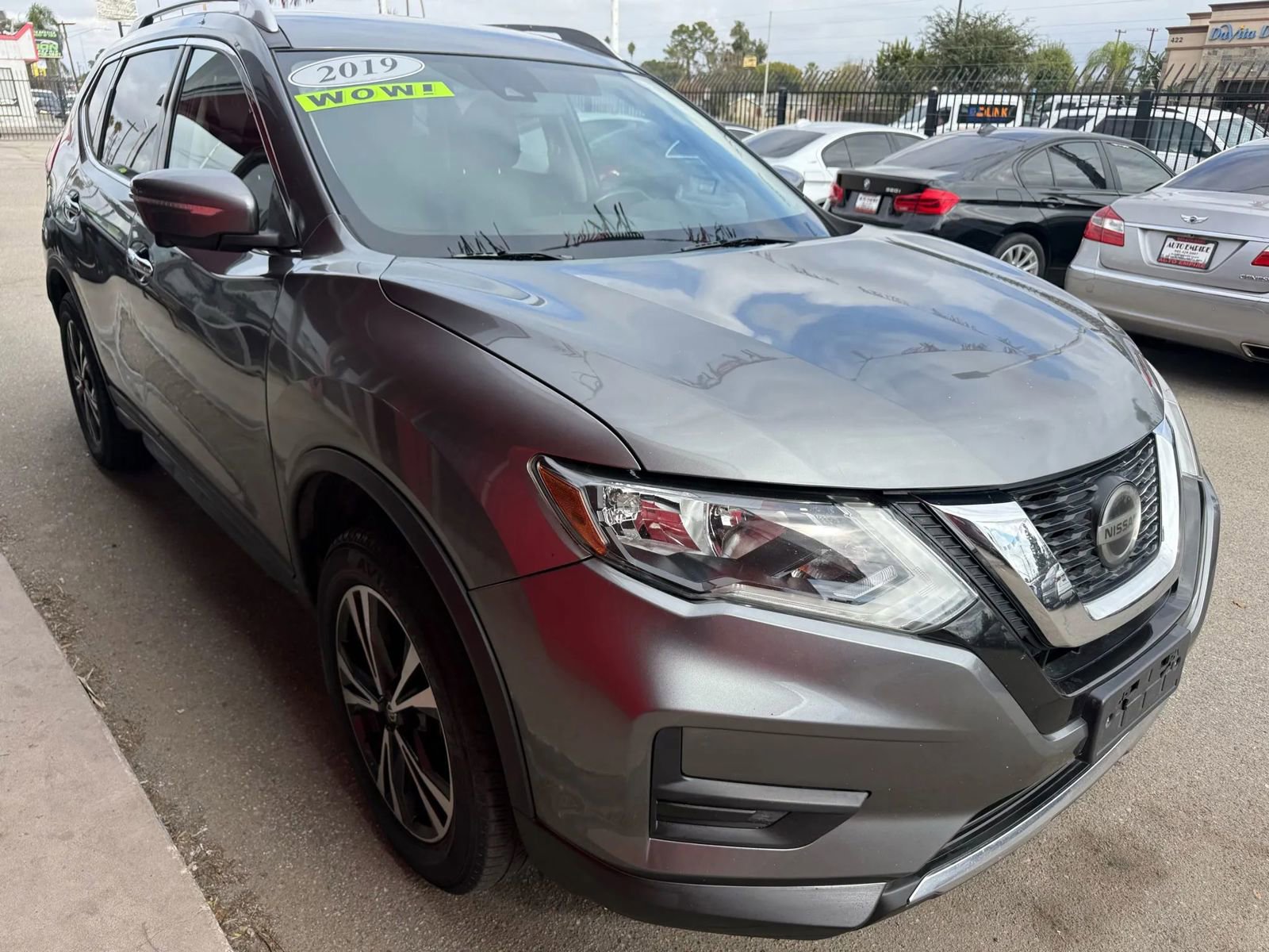 Used 2019 Nissan Rogue SV w/ Premium Package image 4