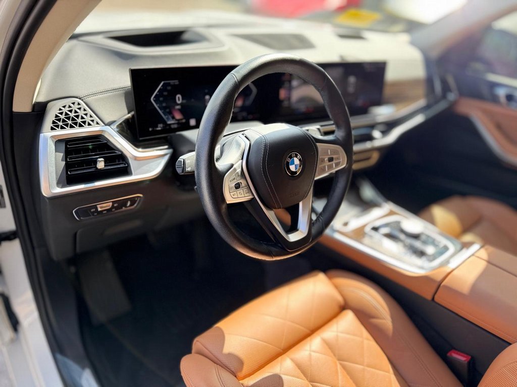 Used 2023 BMW X7 xDrive40i image 13