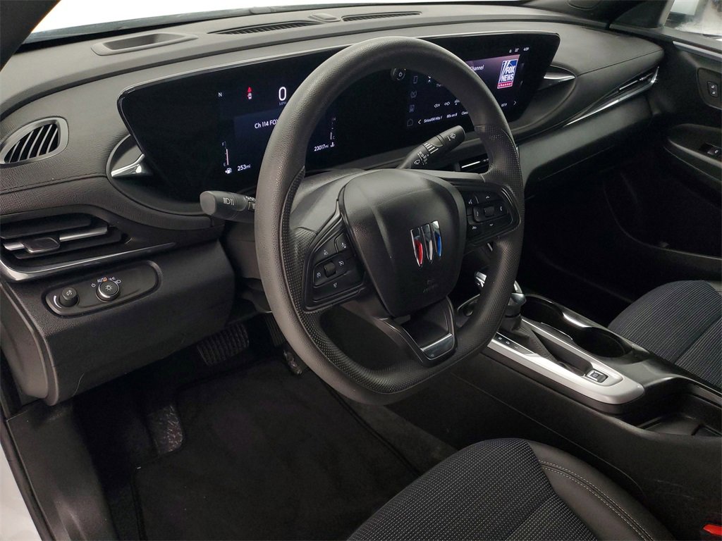 Used 2025 Buick Envista Preferred image 12