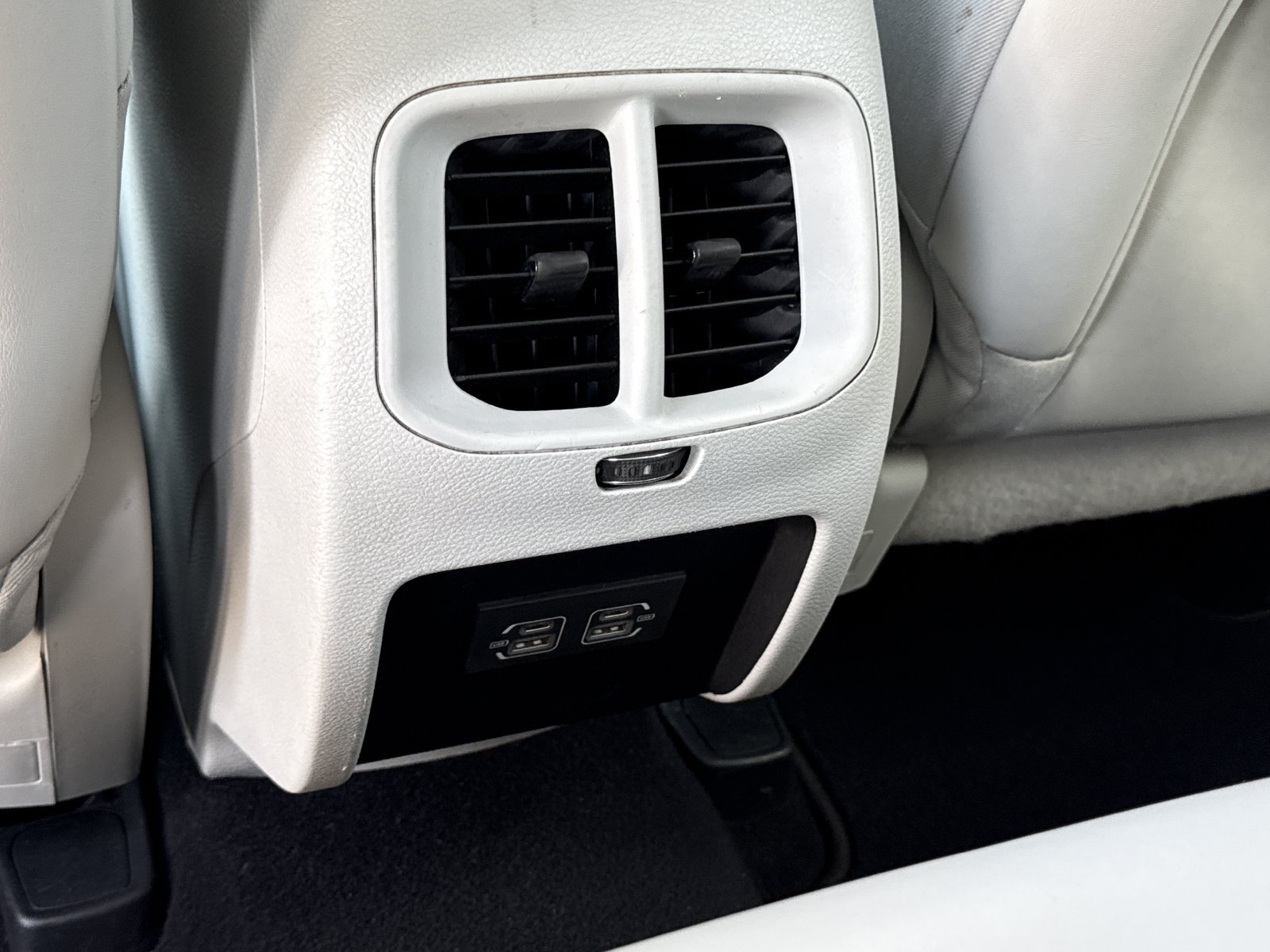 Used 2021 Jeep Cherokee Latitude Plus FWD image 12