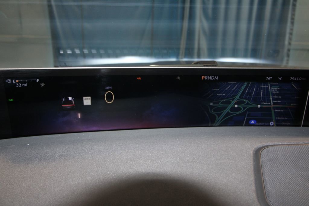 Used 2025 Lincoln Navigator Reserve image 11