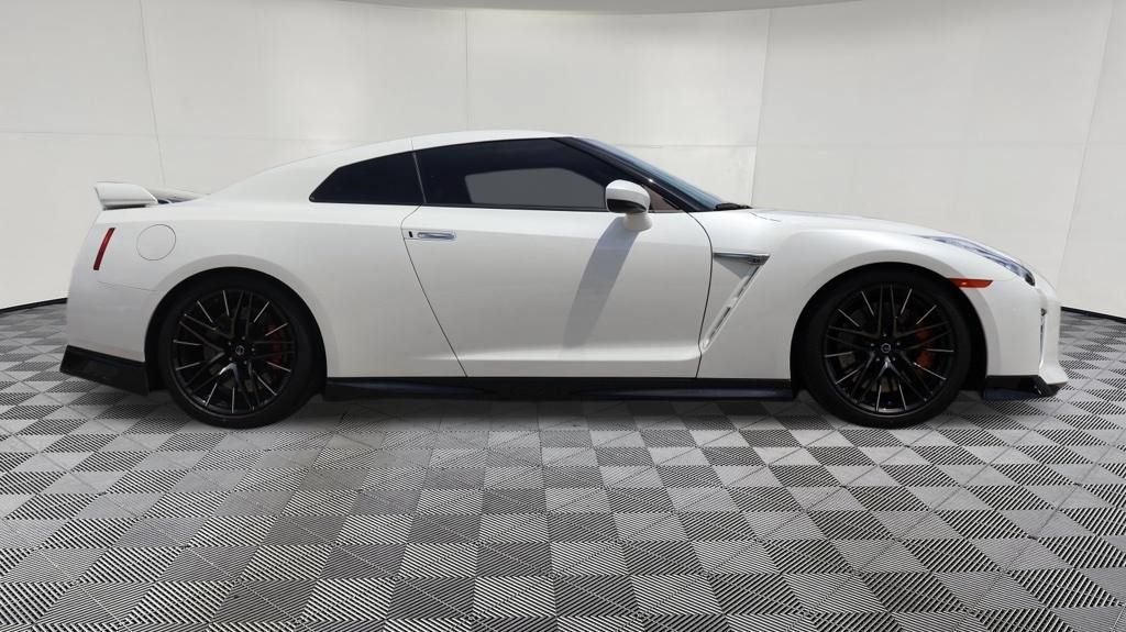 Used 2021 Nissan GT-R Premium AWD/4WD image 5