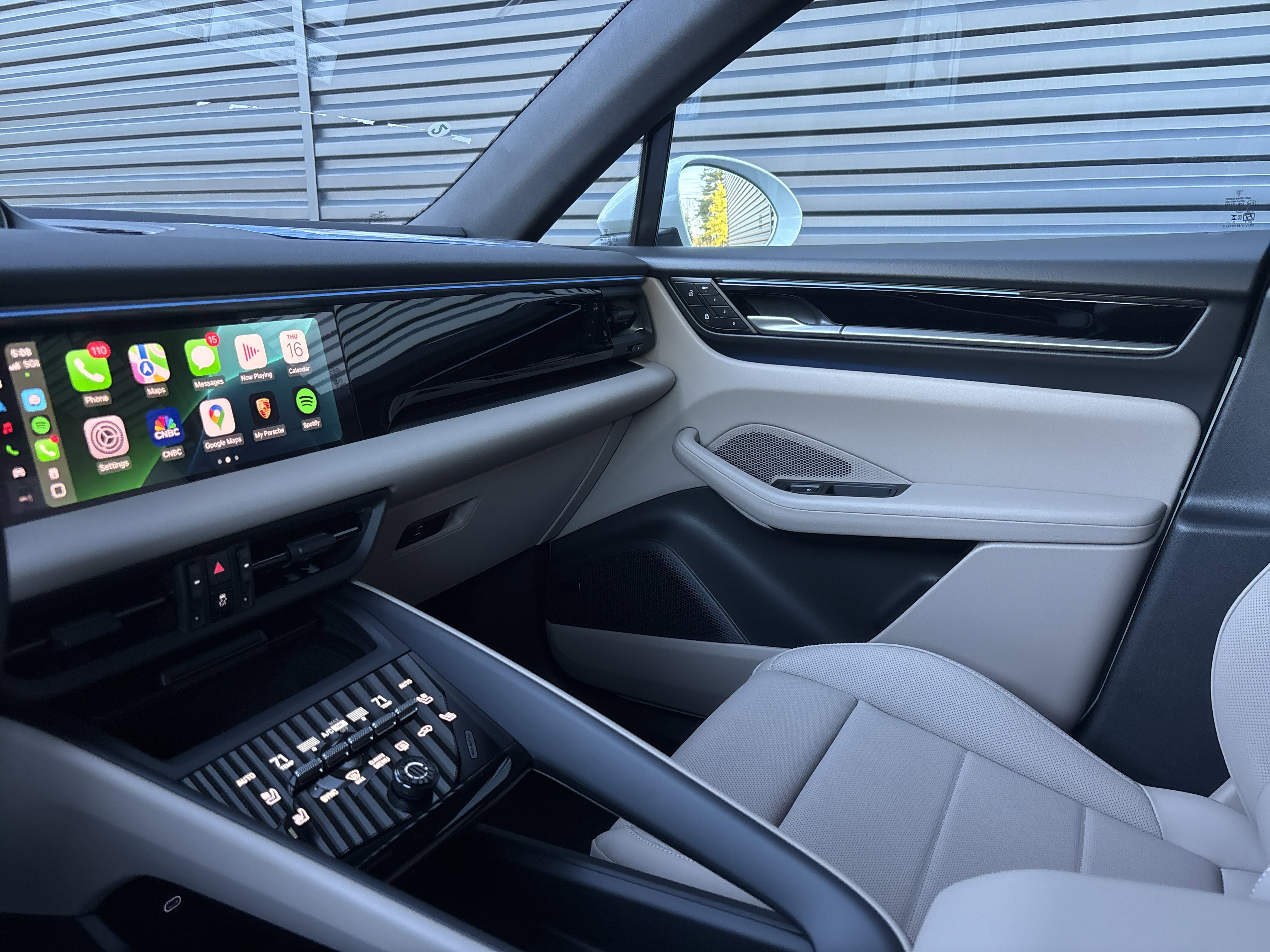New 2025 Porsche Macan Electric image 11