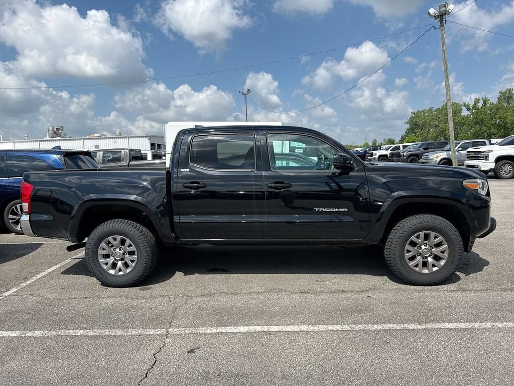 Used 2017 Toyota Tacoma SR5 w/ Tow Package RWD image 4