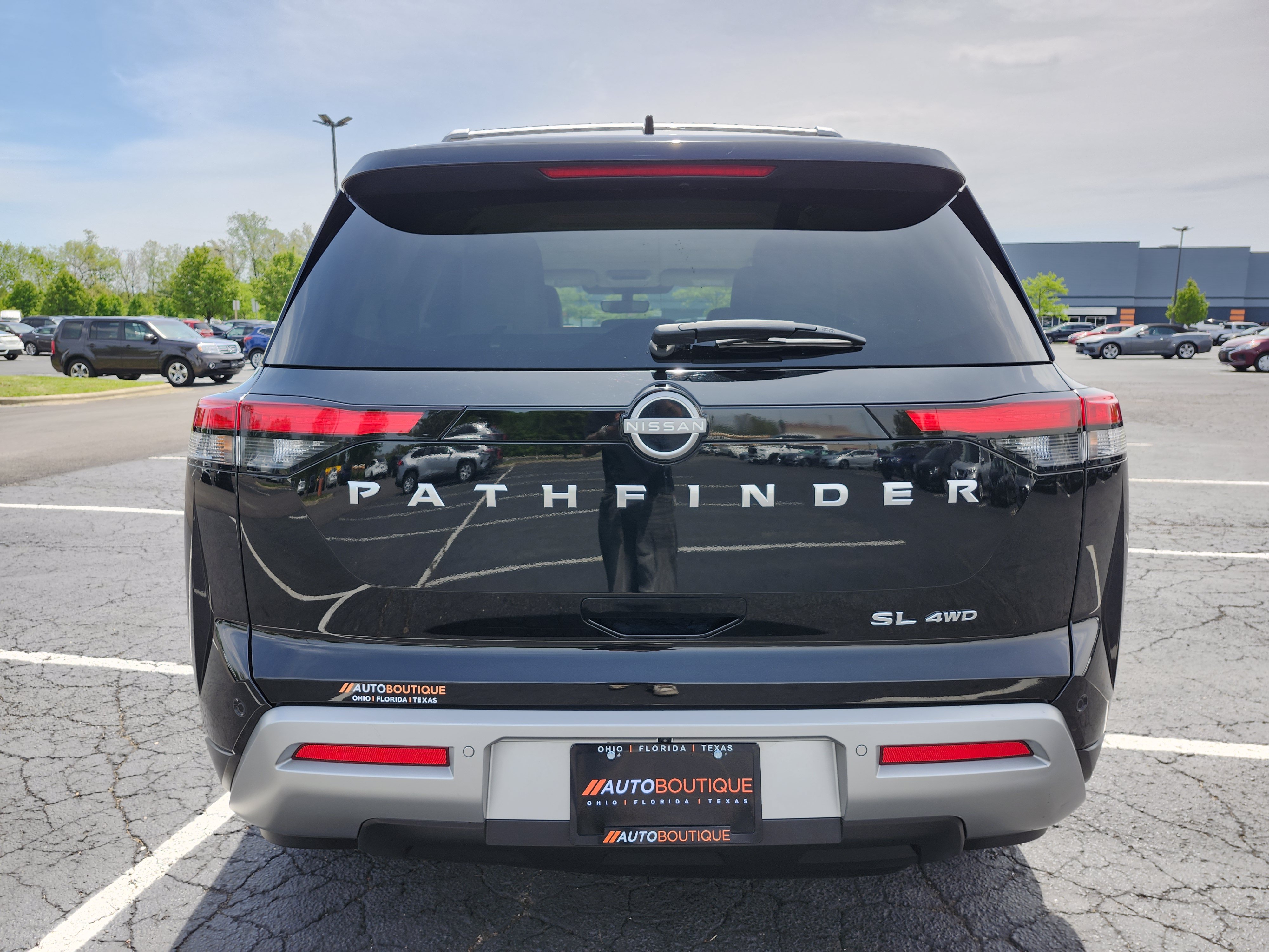 Used 2023 Nissan Pathfinder SL AWD/4WD image 16
