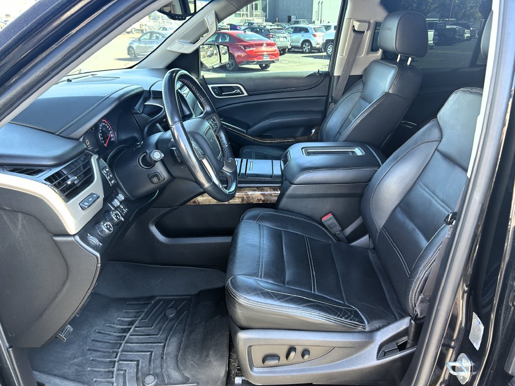 Used 2015 GMC Yukon Denali w/ Touring Package AWD/4WD image 24
