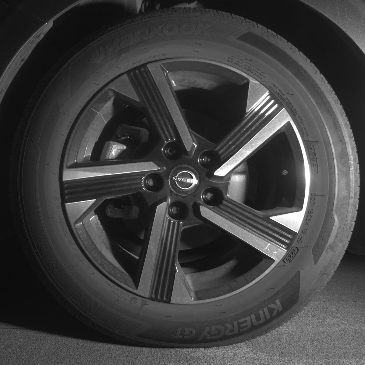 Used 2025 Nissan Sentra SV FWD image 12