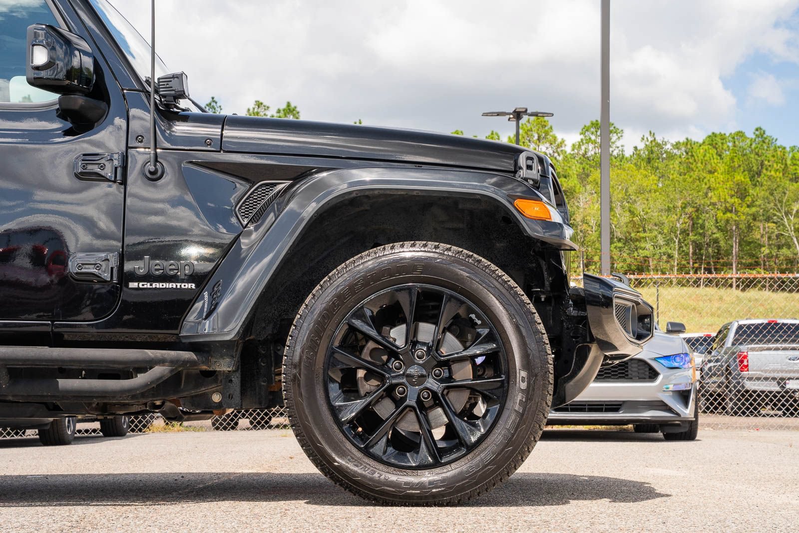 Used 2023 Jeep Gladiator Overland AWD/4WD image 9