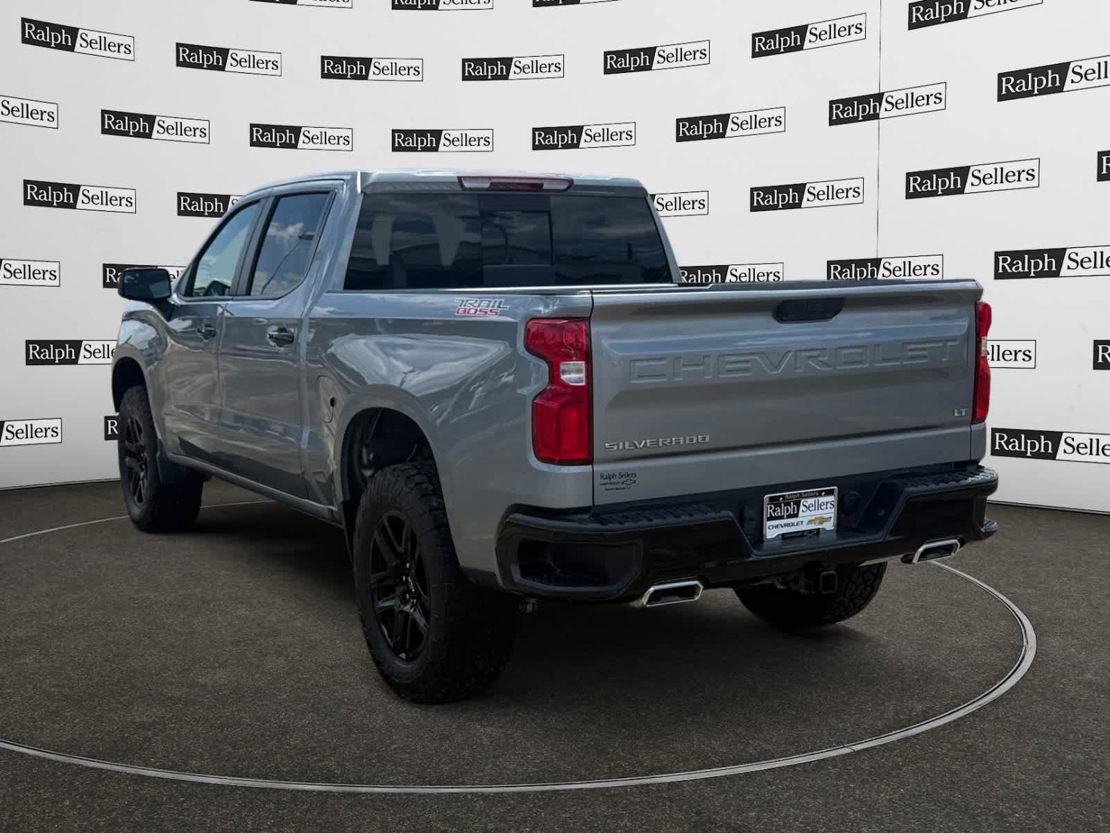 Used 2025 Chevrolet Silverado 1500 LT Trail Boss w/ Convenience Package II AWD/4WD image 4