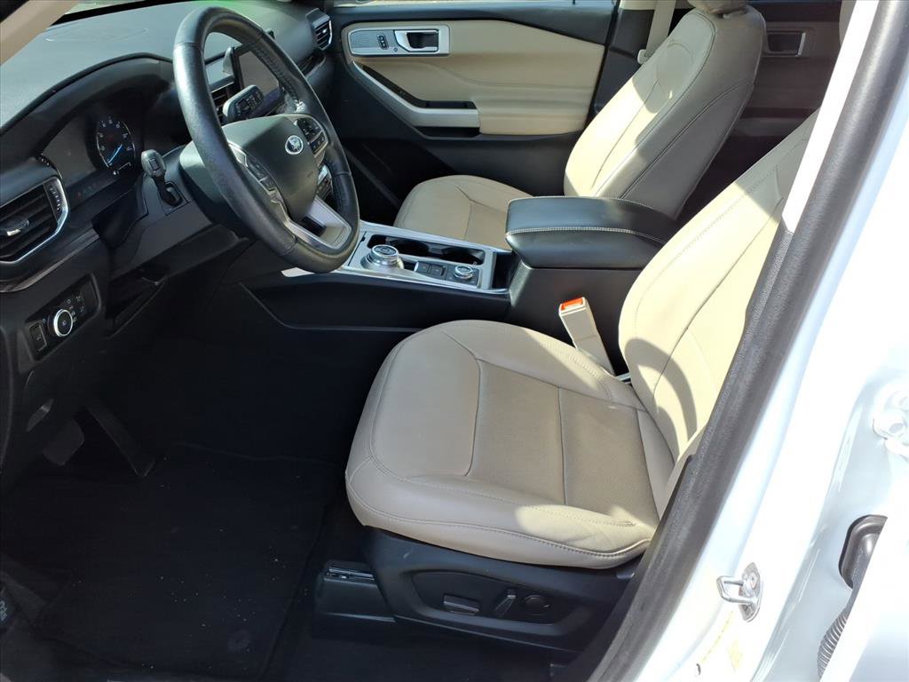 Used 2023 Ford Explorer Limited AWD/4WD image 5