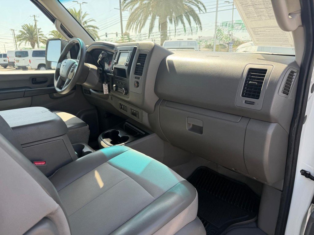 Used 2015 Nissan NV 3500 SV w/ Technology Package RWD image 20