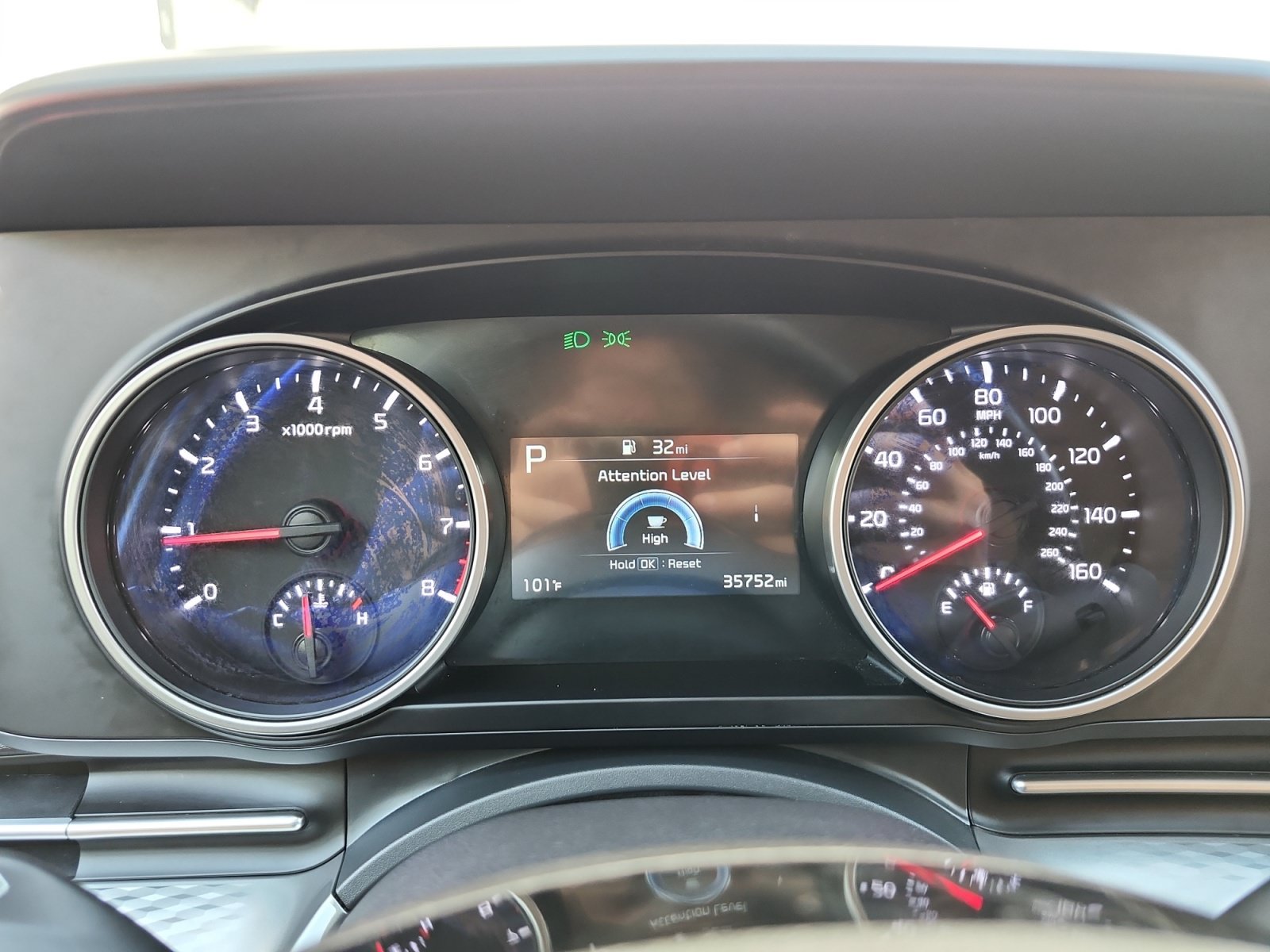 Used 2024 Kia Carnival LX FWD image 15