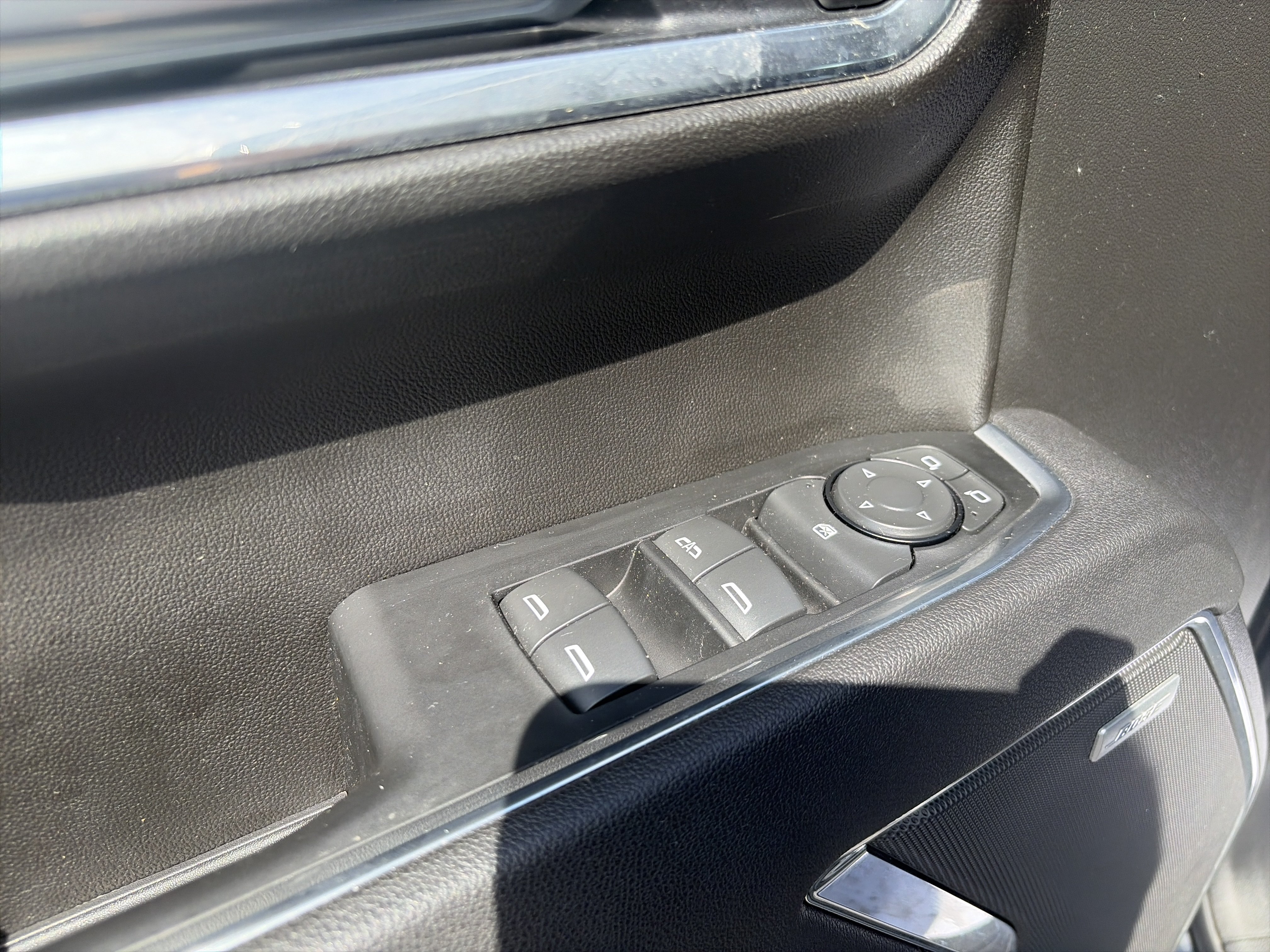 Used 2025 Chevrolet Silverado 1500 LT Trail Boss w/ Convenience Package II AWD/4WD image 19