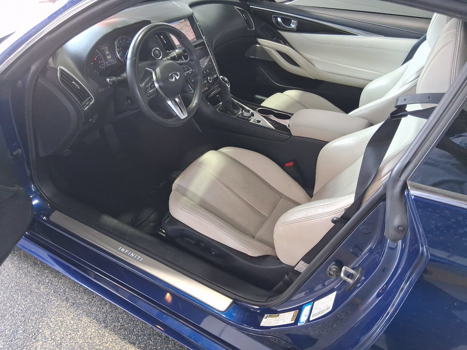 Used 2017 INFINITI Q60 3.0t w/ Premium Plus Package 3.0T RWD image 3