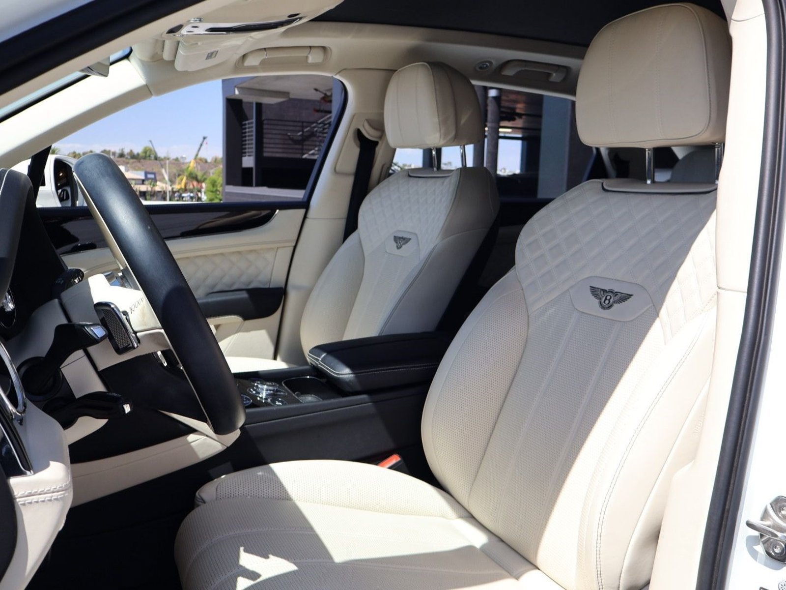 Certified 2023 Bentley Bentayga AWD/4WD image 2