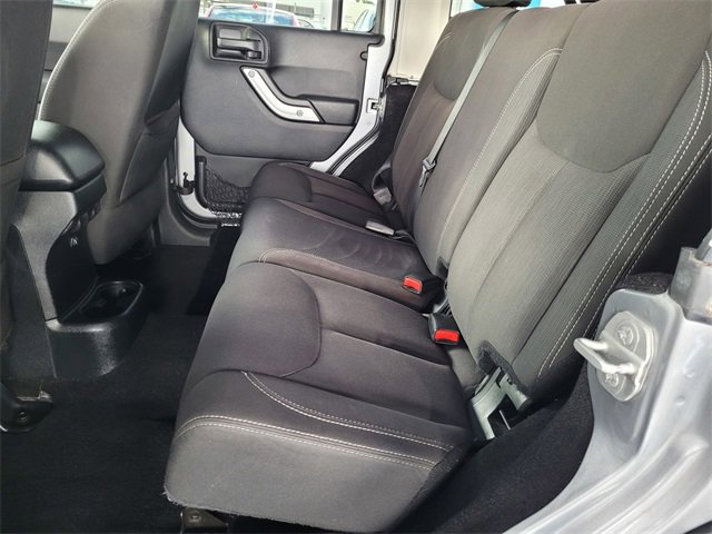 Certified 2015 Jeep Wrangler Unlimited Rubicon w/ Connectivity Group image 18