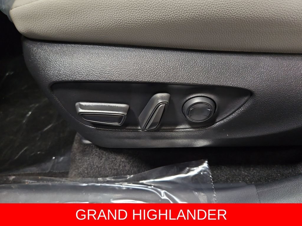 New 2026 Toyota Grand Highlander AWD image 12