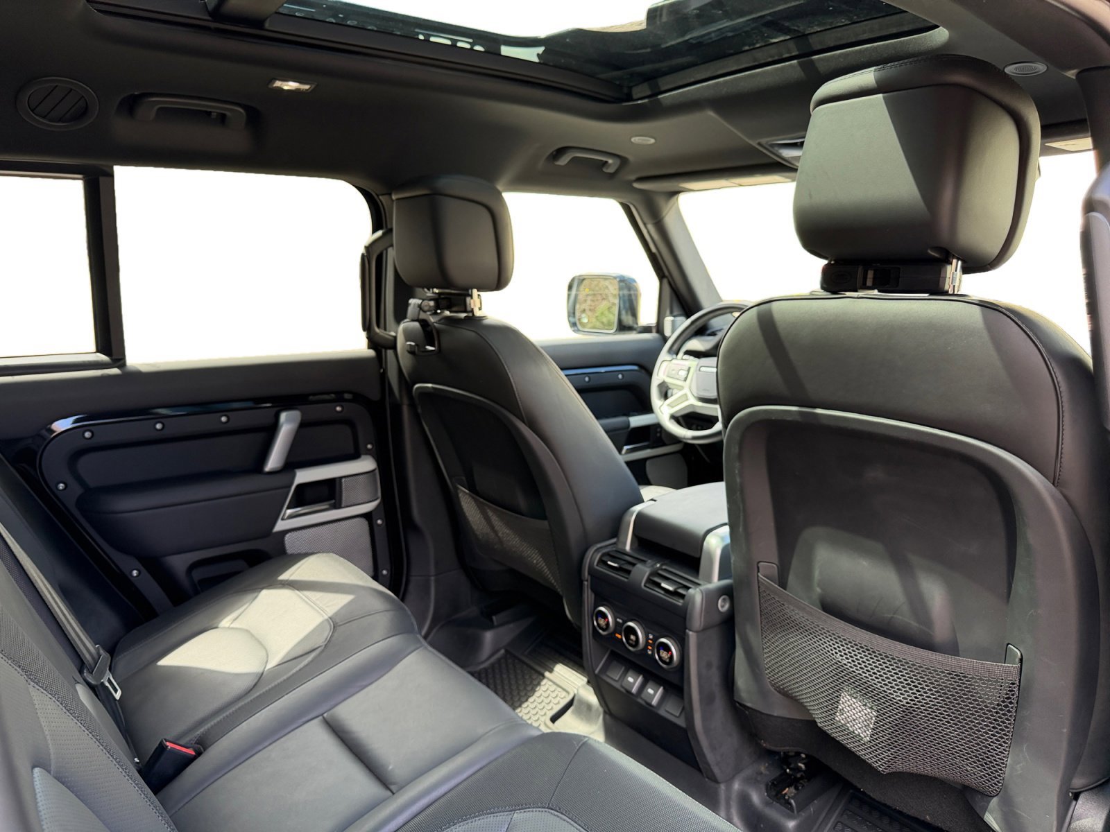 Used 2023 Land Rover Defender 130 X-Dynamic SE image 20