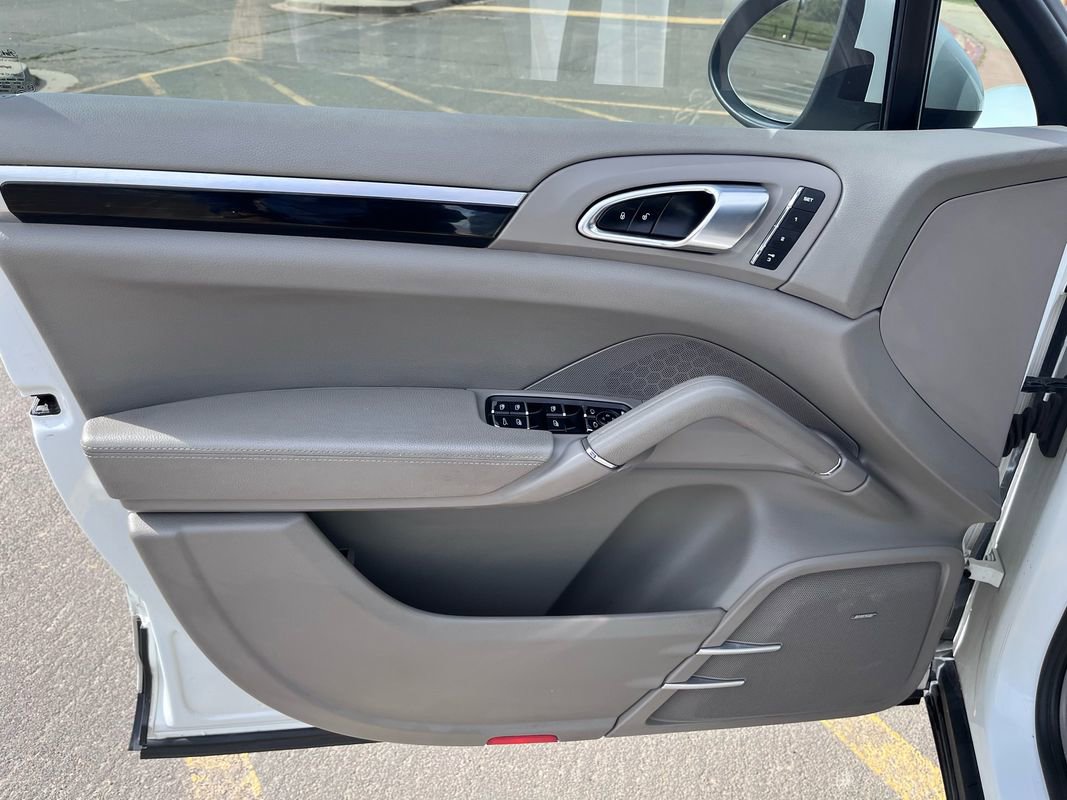 Used 2013 Porsche Cayenne S AWD/4WD image 14