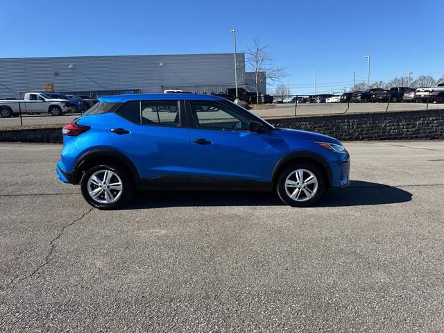 Certified 2025 Nissan Kicks Play S image 3