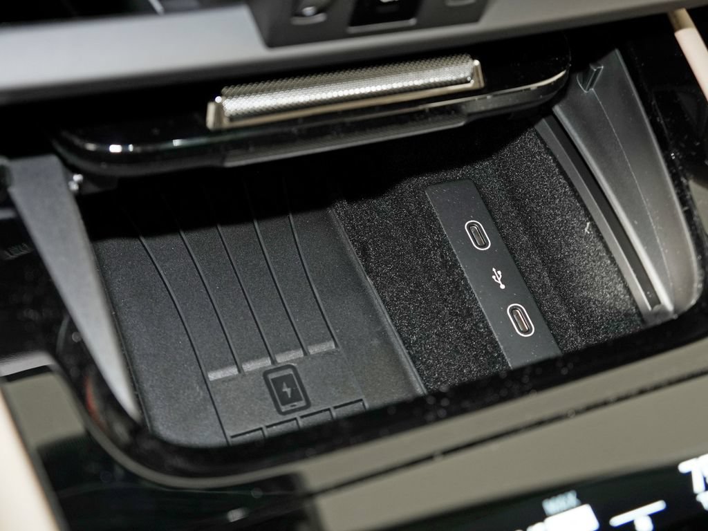 Certified 2026 Porsche Cayenne E-Hybrid AWD/4WD image 33